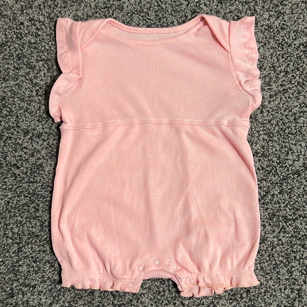 🌸4/$20🌸Mon Cheri Baby Pink Bodysuit Size 6-9 Months NWOT